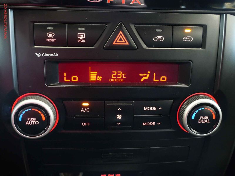 Kia Sorento (2010) 2.2CRDi 4x4, AC, temp - fotka 16 z 18