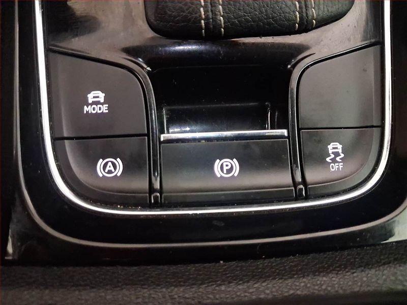 Škoda Karoq (2021) 1.5 TSI - fotka 16 z 21