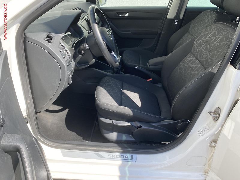 Škoda Fabia (2018) 1.0 TSi, Clever, kamera - fotka 10 z 18
