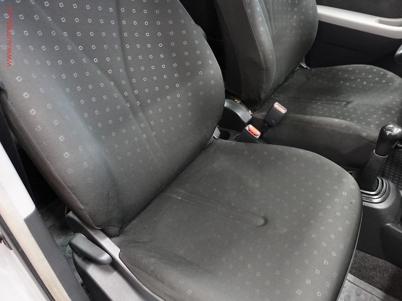Toyota Yaris (2007) 1.1VVT-i, ČR, AC - fotka 10 z 17