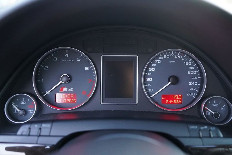 Audi S4 B7 V8 253kW/BOSE/RECARO/MAX VÝ - fotka 40 z 50