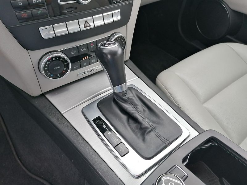 Mercedes-Benz Třídy C (2011) 300 CDi 4Matic,ČR. 1.majitel - fotka 11 z 23