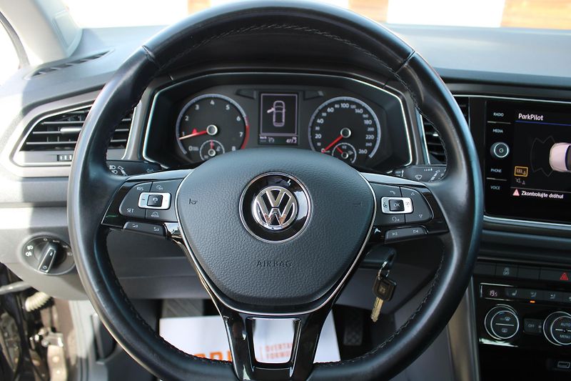 Volkswagen T-Roc (2018) 1.5 TSI KLIMA VÝHŘEV TEMPOMAT - fotka 18 z 21