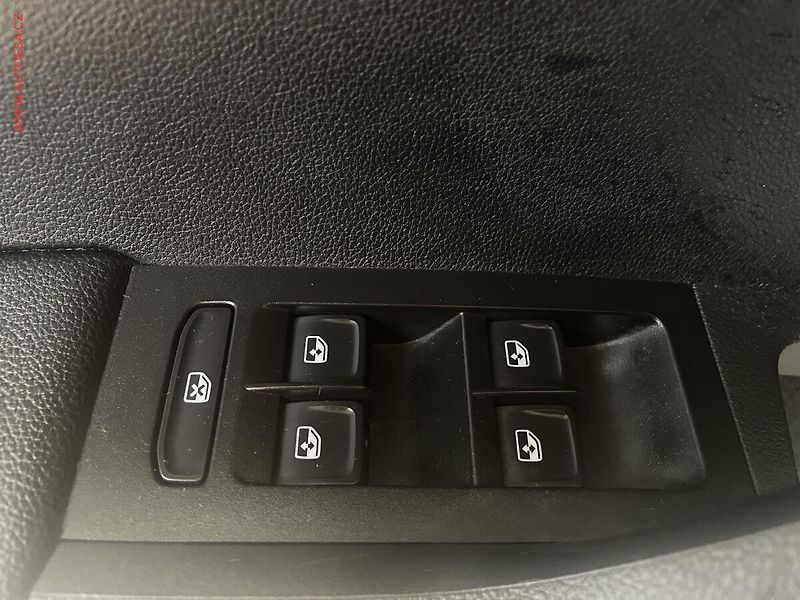 Škoda Octavia (2015) 1.6 TDi, 2.maj,ČR, AC, park - fotka 11 z 15