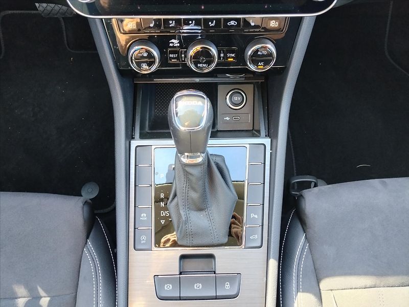 Škoda Superb 2,0   STYLE 110kW DSG Tasžné - fotka 18 z 35