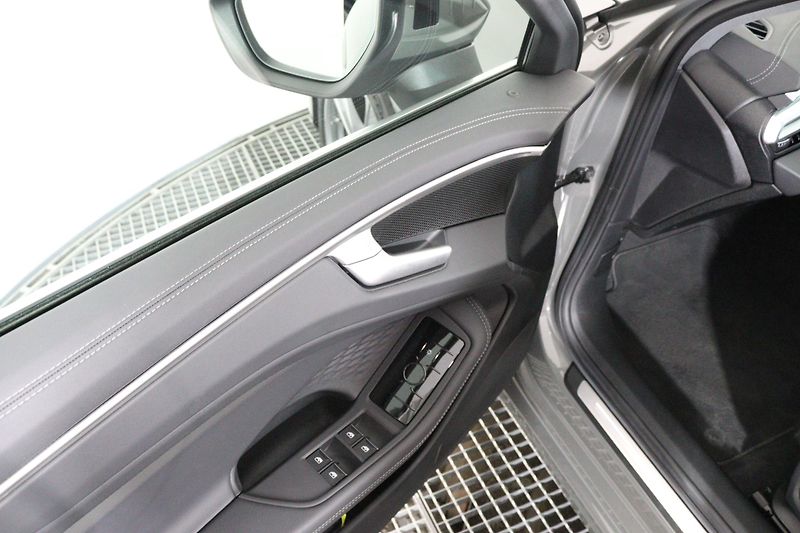 Audi A6 Avant TDI quattro 150 kW Stronic - fotka 16 z 24