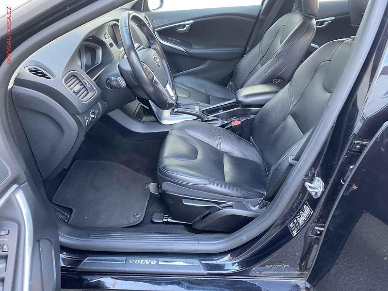 Volvo V40 (2019) 2.0 D2, AT, LED, kůže, panor - fotka 9 z 18