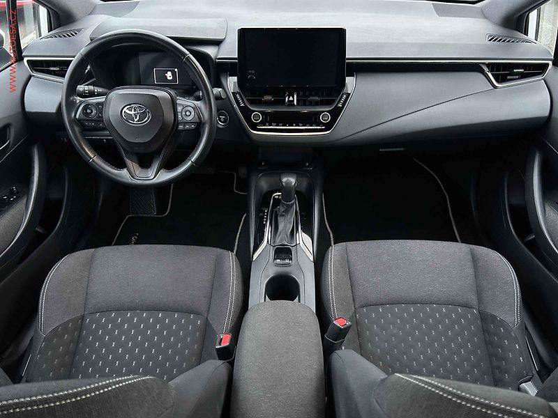 Toyota Corolla (2023) 1.8 i, 1.maj,ČR, Active, AT - fotka 8 z 19