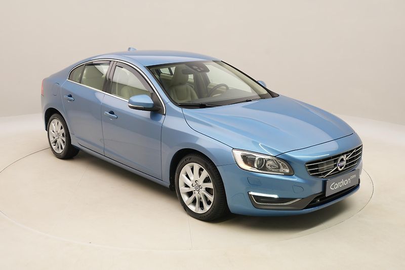 Volvo S60 D4 SUMMUM AUT - fotka 16 z 45