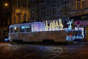 Praha má hned několik vánočních tramvají.