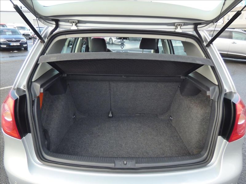 Volkswagen Golf 1,6 Digi Klima,Webasto  Tour - fotka 11 z 42