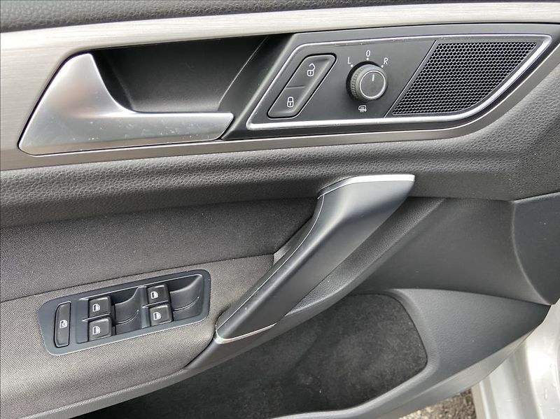 Volkswagen Golf Sportsvan 1,6 TDi 81kW  Serviska,Navigac - fotka 11 z 46