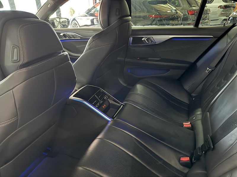 BMW Řada 8 (2021) 840 XD M-PAKET LASER HUD K360! - fotka 22 z 49