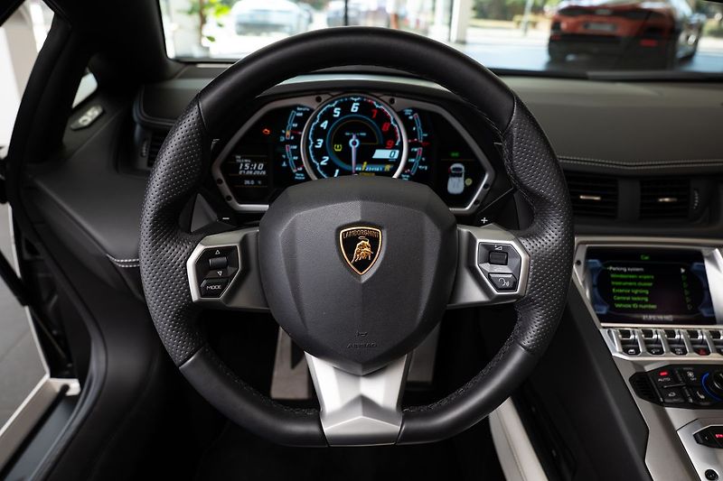 Lamborghini Aventador - fotka 6 z 25