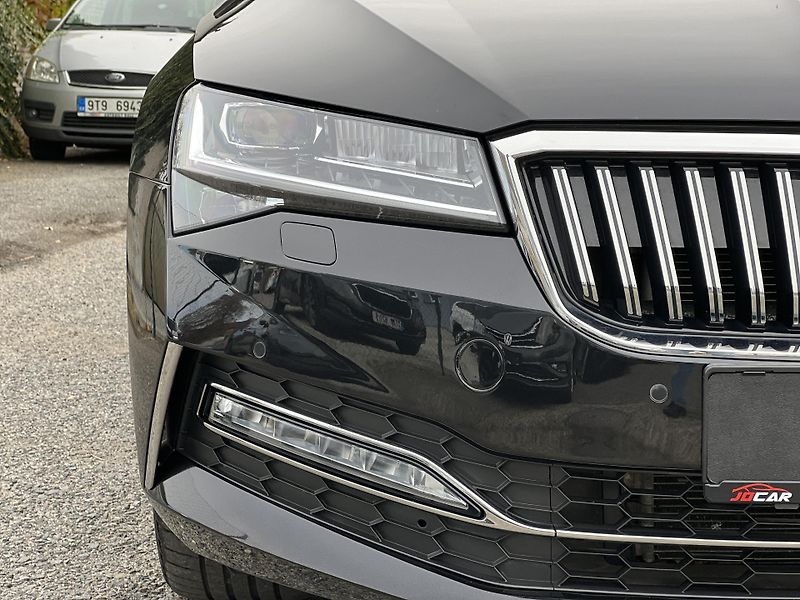 Škoda Superb L&K 2.0TDi 110kw ČR 1.MAJ. DPH - fotka 49 z 55