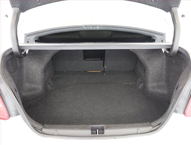 Suzuki Kizashi (2014) 2.4 VVT, Serv.kniha, Xenony - fotka 16 z 16