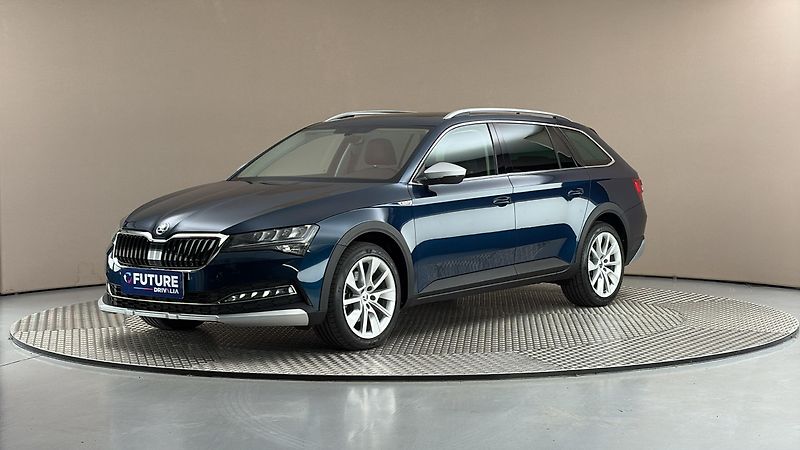 Škoda Superb 2.0 TDI DSG 4x4 Scout Combi - fotka 1 z 34