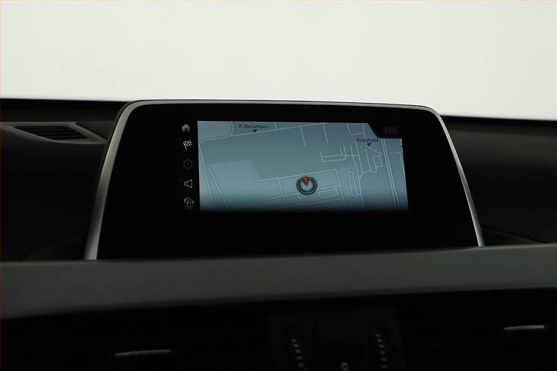 BMW X1 (2019) sDrive18i, Automat, Serv.kniha - fotka 15 z 19