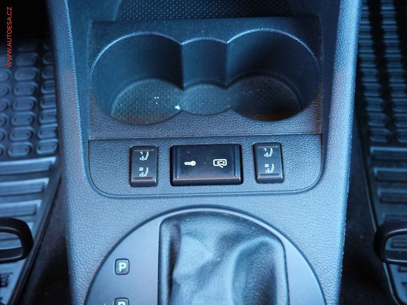 Škoda Fabia (2011) 1.4 TSi, ČR, RS, DSG - fotka 12 z 23