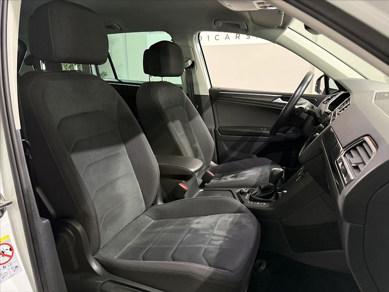 Volkswagen Tiguan 2,0   TDI 140KW HIGHLINE LED - fotka 26 z 38