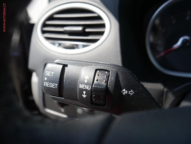 Ford Focus (2008) 1.6 i, ČR, xenon, autoAC - fotka 14 z 17