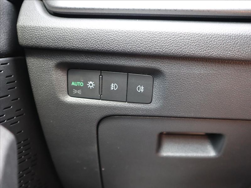 Škoda Octavia 2,0 TDi Style Virtual LED - fotka 11 z 35