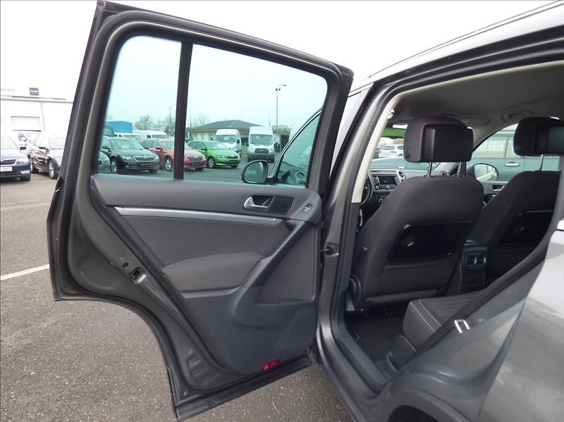Volkswagen Tiguan 1,4 TSI 90KW SPORT - fotka 9 z 50