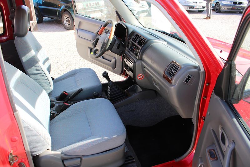 Suzuki Jimny (2000) 1,3LXi 4X4 EL.OKNA SERVO TAŽNÉ - fotka 13 z 15