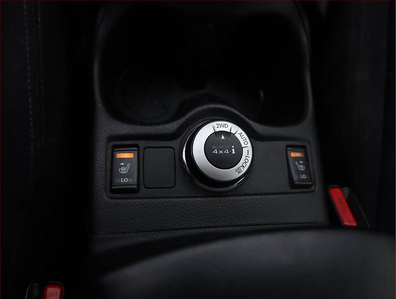 Nissan X-Trail (2015) Tekna 1.6 dCi, 4X4, 7 míst - fotka 18 z 23