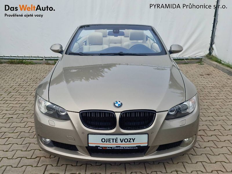 BMW Řada 3 (2007) 335i 225 kW e93 AT - fotka 4 z 23