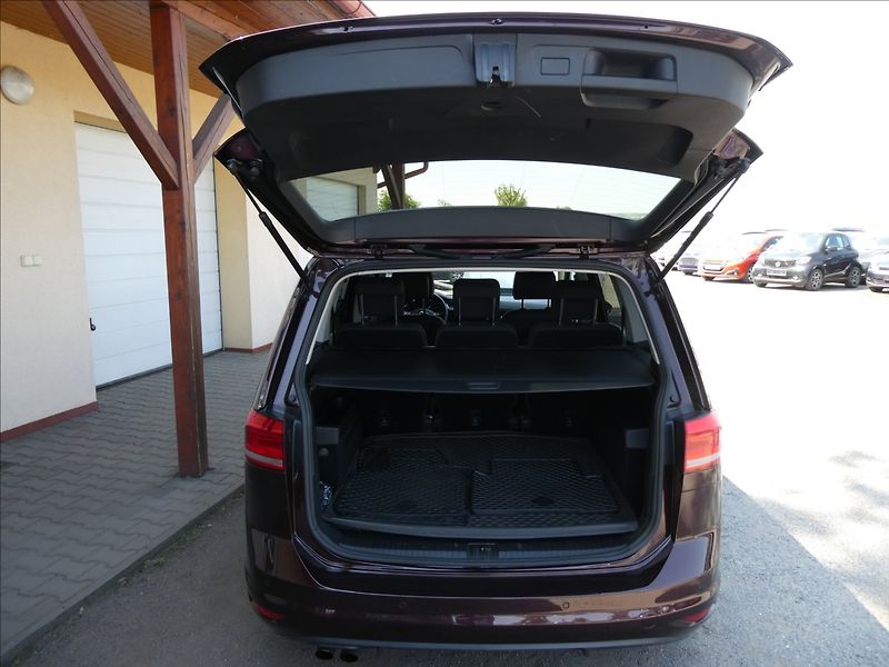 Volkswagen Touran 1,4 TSi 110kW DSG, navi, závěs - fotka 24 z 43
