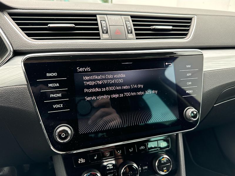 Škoda Superb 2,0TDi 110kW BUSINESS AMUNDSEN - fotka 21 z 21