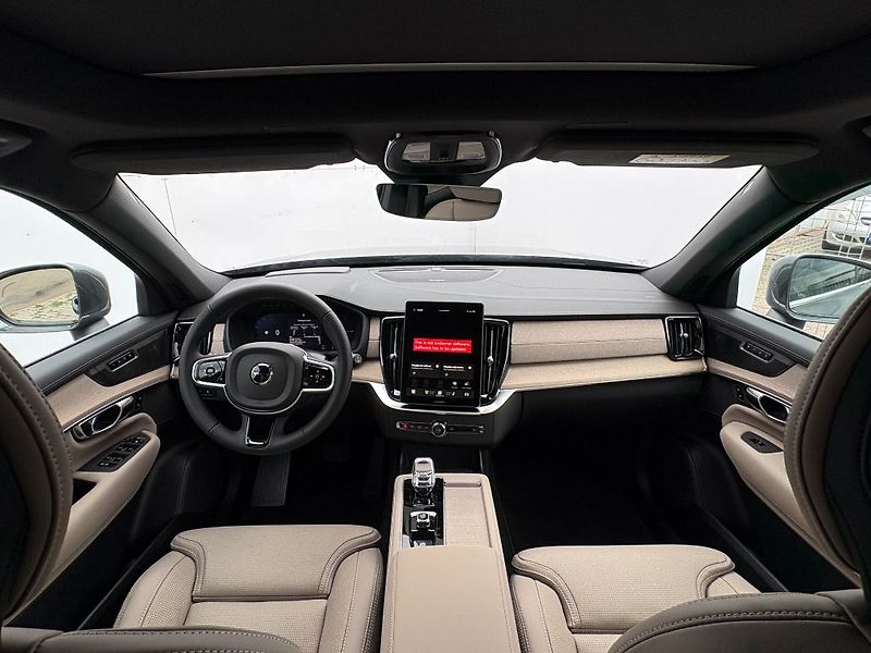Volvo XC90 Plus Bright T8 299kW - fotka 11 z 26