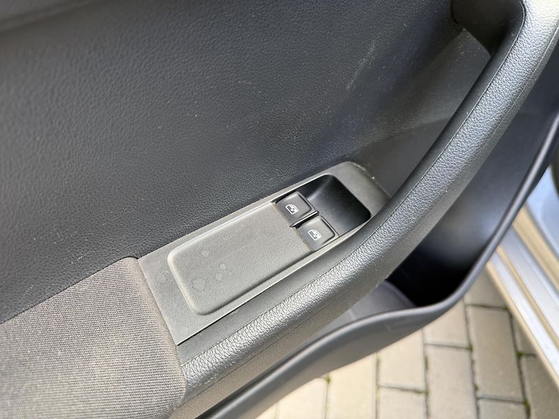 Škoda Fabia 1.0 55 kW 83000 km  - fotka 15 z 23