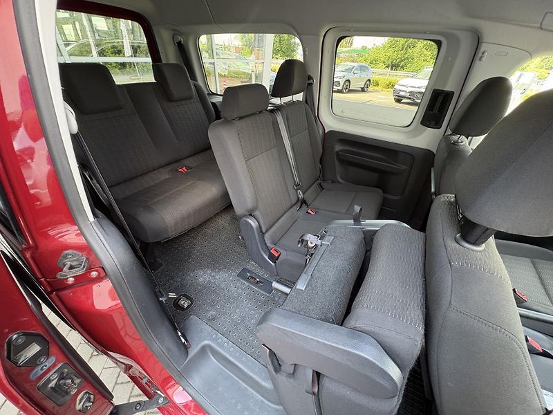 Volkswagen Caddy 2.0 TDI COMFORTLINE 75 kW M5F - fotka 23 z 27