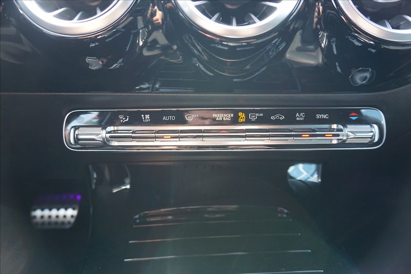 Mercedes-Benz CLA 2,0 200 d SB, 2.maj ČR - fotka 14 z 16