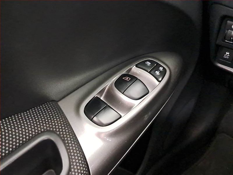 Nissan Juke (2014) 1.6 i, ČR,1.maj, Tempomat - fotka 15 z 16