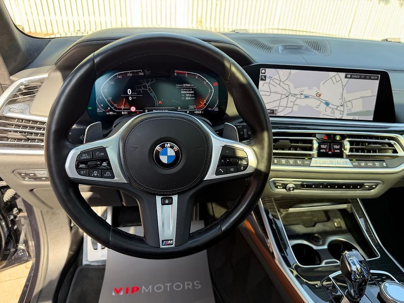 BMW X7 40xD-INDIVID-MASÁŽE-R21-B&W-ČR - fotka 20 z 40