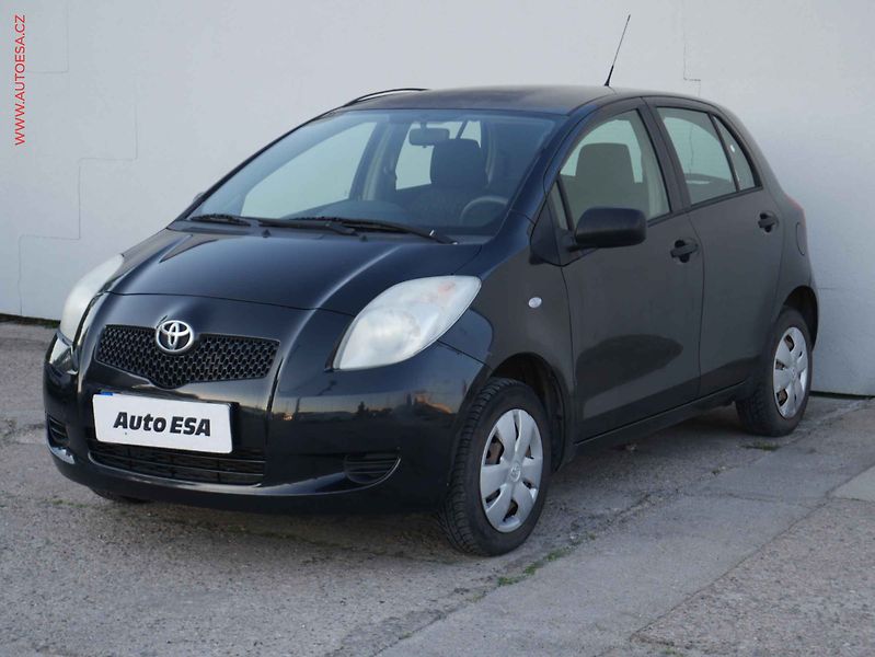 Toyota Yaris (2007) 1.0 i - fotka 3 z 13