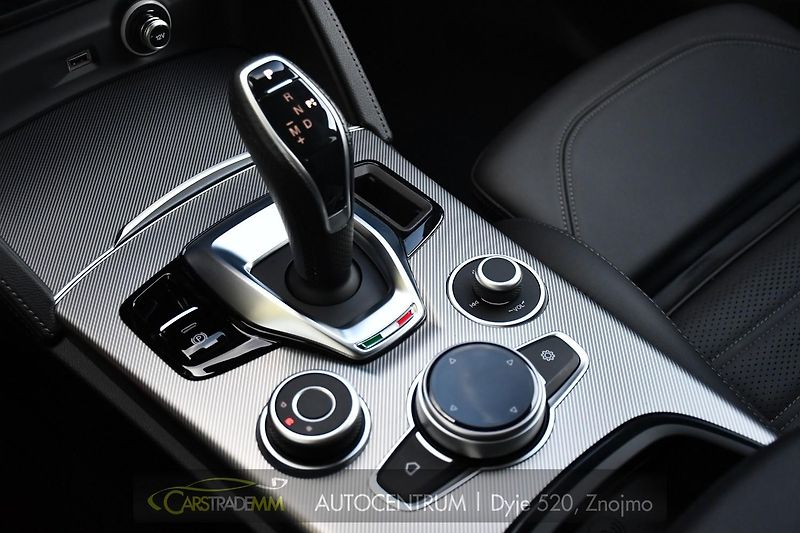 Alfa Romeo Stelvio 2.2 Diesel 16V 154kW Veloce Q4 - fotka 25 z 44