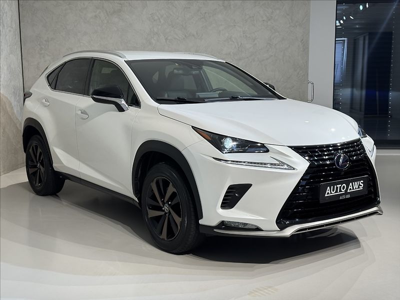 Lexus NX 300h 2,5   Hybrid Luxury LED Assist - fotka 3 z 47