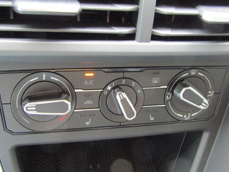 Volkswagen Taigo People 1,0 TSI 70 kW 5G - fotka 29 z 30