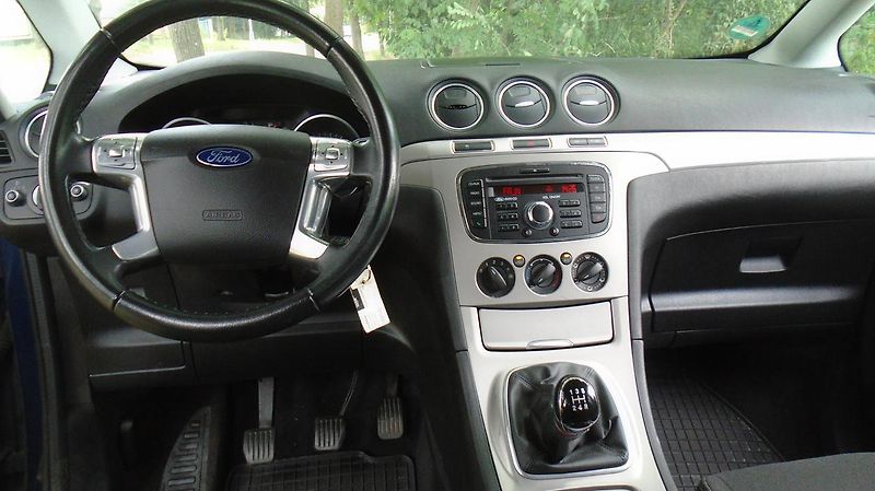 Ford Galaxy 2.0 benzin 107 kw Facelift - fotka 15 z 34