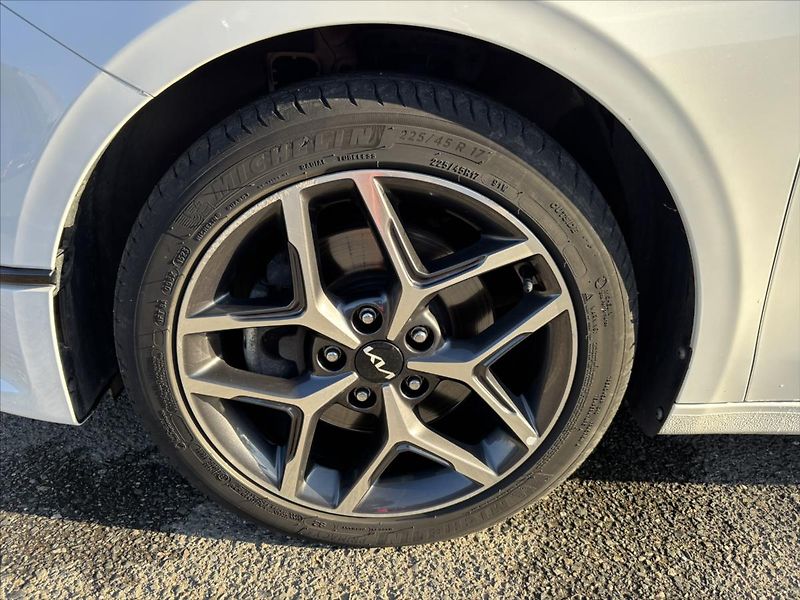 Kia Ceed 1,5 TGDi AT TOP ZÁRUKA TAŽNÉ - fotka 41 z 51