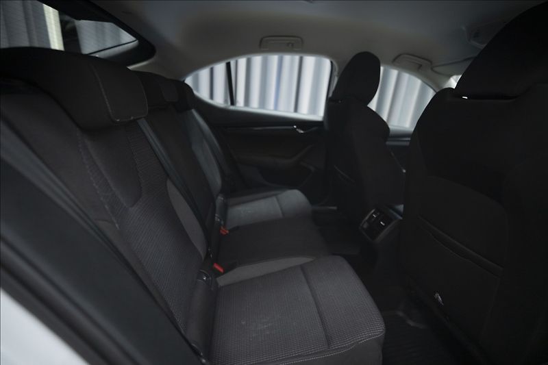 Škoda Octavia 2,0 TDI DSG VÝHŘEV 1. MAJ ČR - fotka 10 z 38