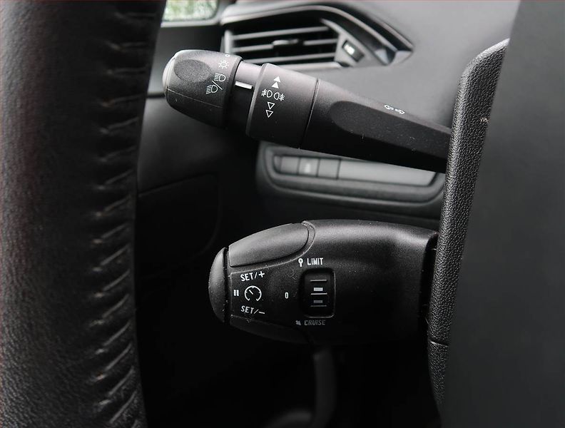 Peugeot 208 (2014) 1.2 PureTech, ČR,1.maj - fotka 16 z 19