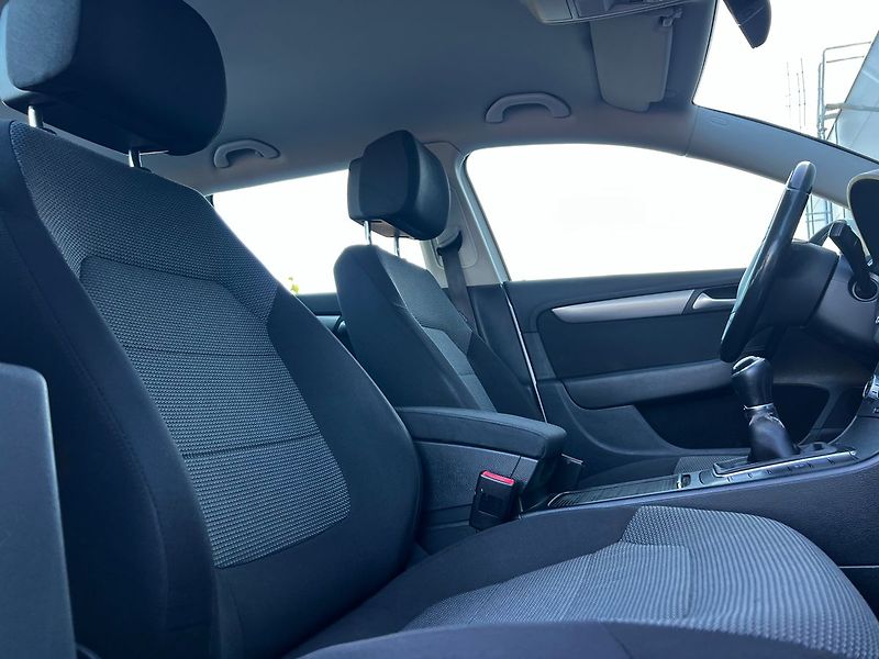 Volkswagen Passat TDI-ALU-NAVI-PLNÝ SERVIS - fotka 23 z 45