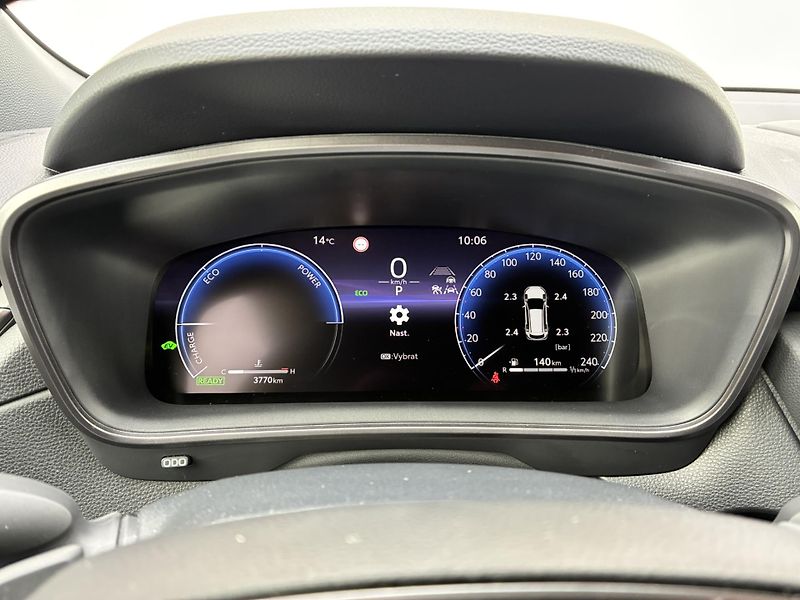 Toyota Corolla Cross 2.0 HSD e-CVT GR-Sport - fotka 16 z 22