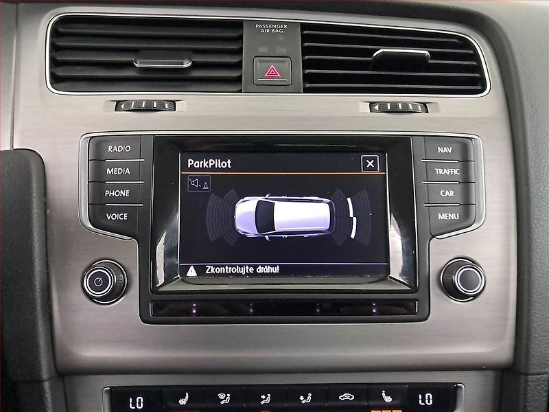 Volkswagen Golf (2014) 2.0 TDI, Kůže, Navi, Bi-Xenony - fotka 17 z 20