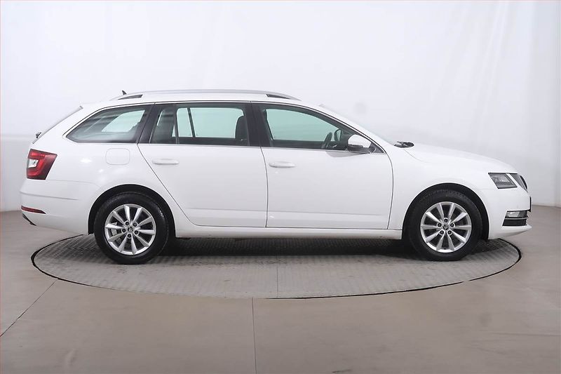 Škoda Octavia (2017) 1.6 TDI, Navi, Tempomat - fotka 6 z 17